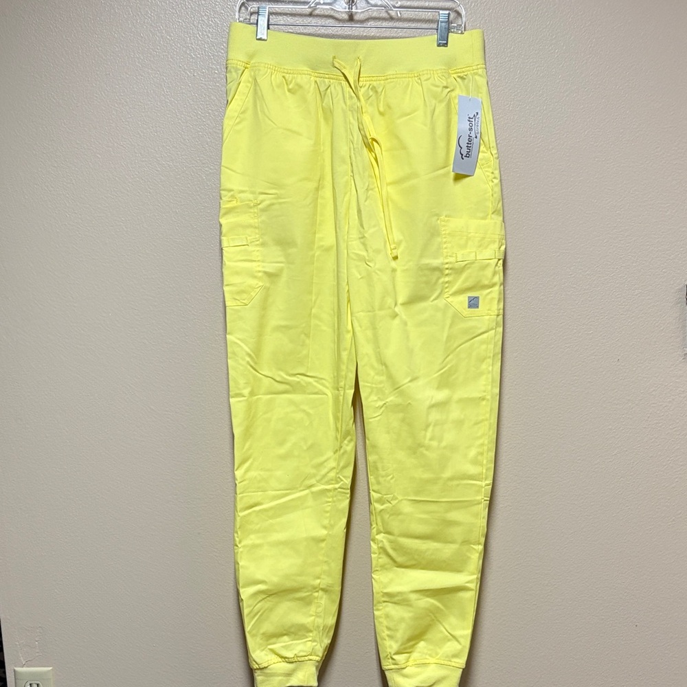 Butter Bright Yellow Women's Nurse Scrub Set - Picture 5 of 9